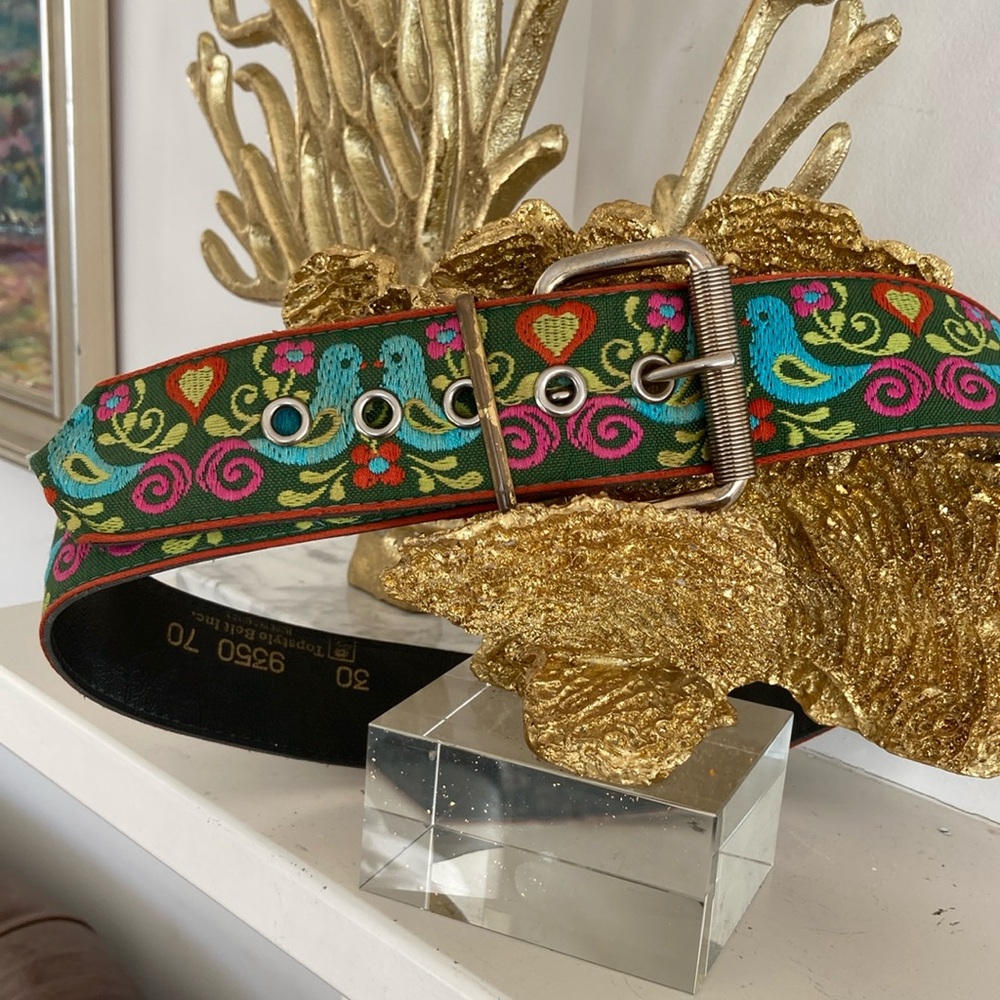 Beautiful Vintage Bird Pattern Belt